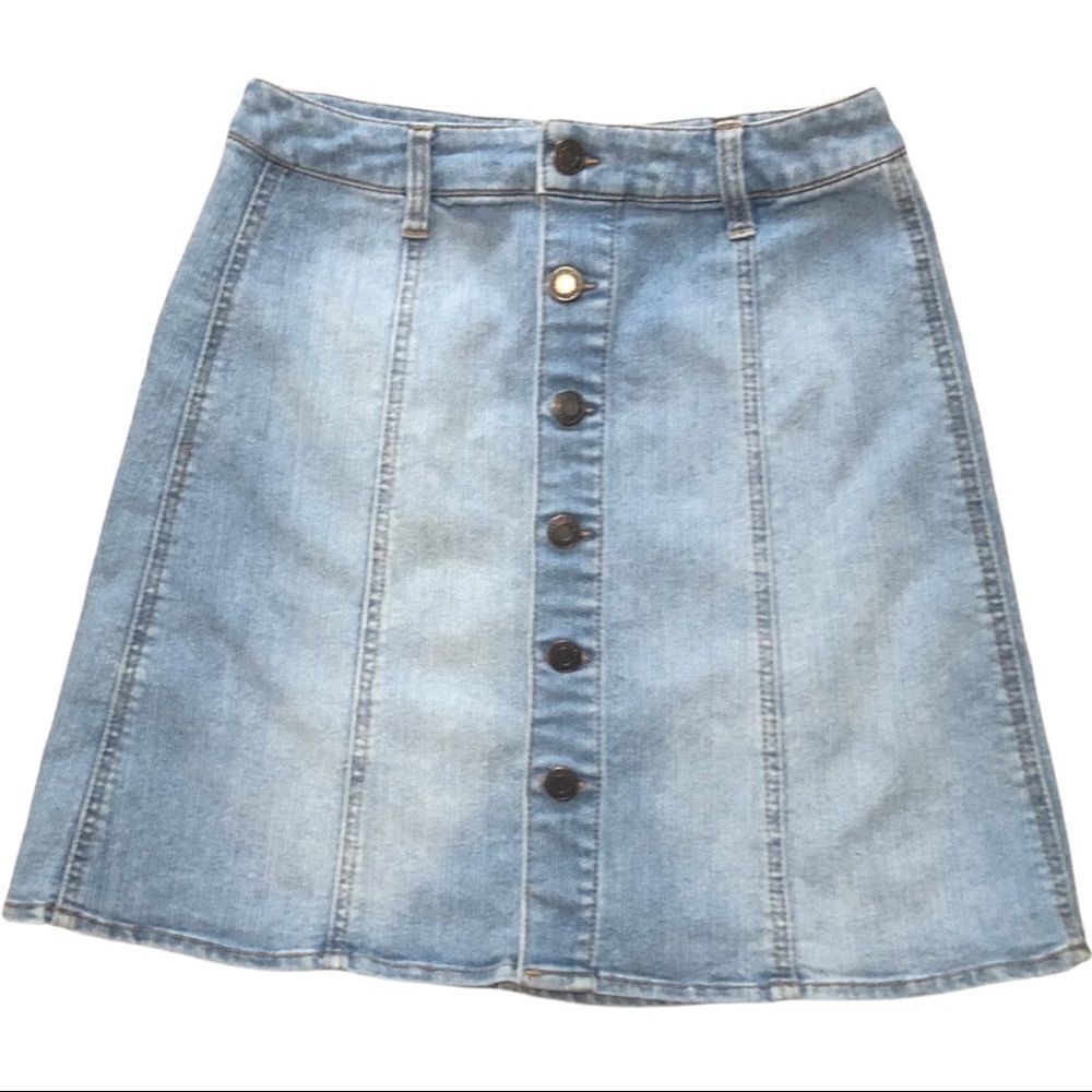 Mossimo button front blue Jean skirt size 4 0152‎